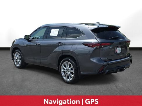 Certified 2024 Toyota Highlander Limited AWD/4WD image 9