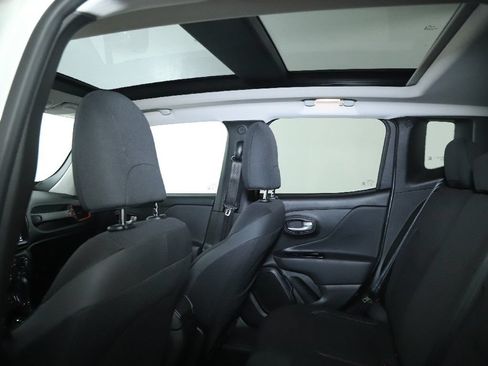 Used 2023 Jeep Renegade Latitude w/ Sun/Sound Group AWD/4WD image 15