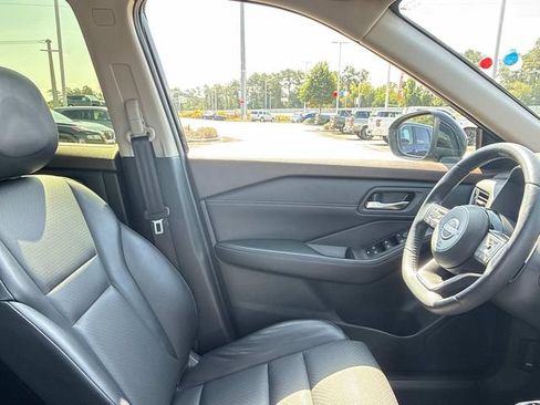 Used 2023 Nissan Rogue SV w/ SV Premium B Package FWD image 14
