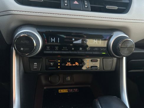 Used 2024 Toyota RAV4 Limited image 12