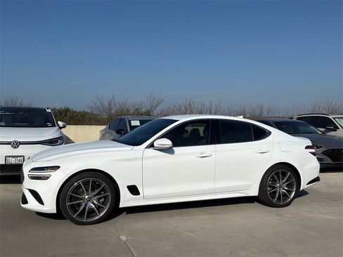 Used 2022 Genesis G70 3.3T image 9