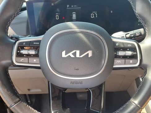 Used 2026 Kia Carnival FWD image 12