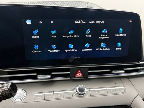 Used 2025 Hyundai Elantra SEL FWD image 26