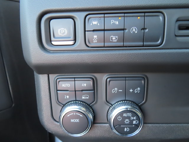 Used 2024 GMC Yukon XL SLT w/ SLT Luxury Package AWD/4WD image 41