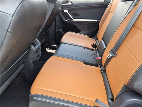 Used 2018 Volkswagen Tiguan SEL w/ R-Line Package FWD image 16