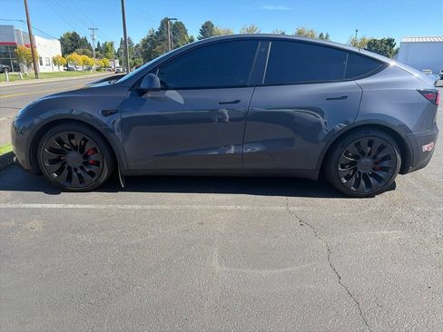 Used 2022 Tesla Model Y Performance AWD/4WD image 4
