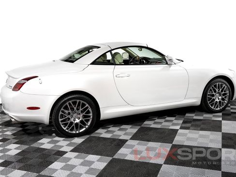 Used 2010 Lexus SC 430 Convertible image 4