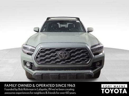 Used 2023 Toyota Tacoma TRD Off-Road w/ TRD Premium Off Road Package image 3