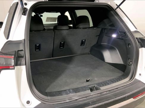 Used 2026 Chevrolet Equinox LT FWD image 4