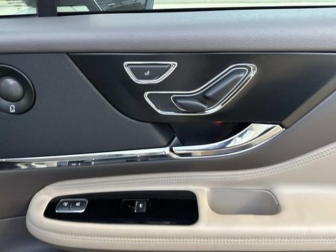 Used 2020 Lincoln Corsair Reserve w/ Equipment Group 201A image 14