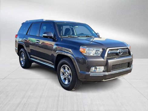 Used 2011 Toyota 4Runner SR5 image 2