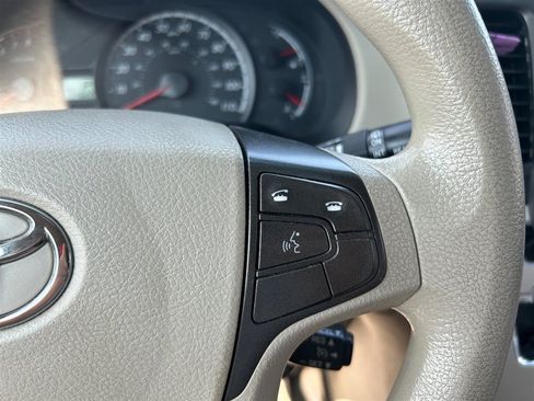 Used 2012 Toyota Sienna LE w/ Towing Pkg AWD/4WD image 14