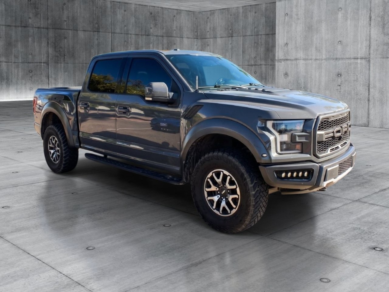 Used 2018 Ford F150 Raptor w/ Equipment Group 802A Luxury AWD/4WD image 7