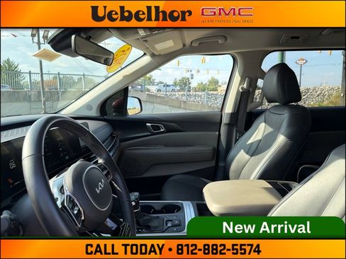 Used 2025 Kia Carnival FWD image 21
