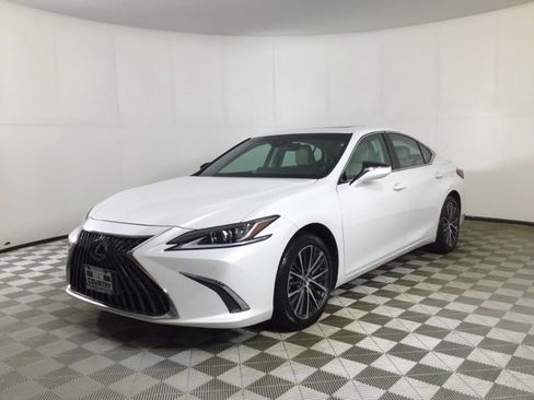 Used 2023 Lexus ES 300h w/ Premium Package image 3