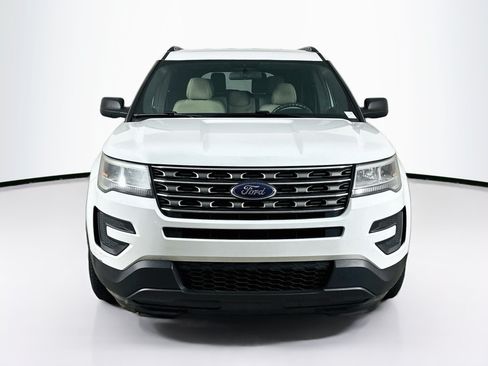 Used 2017 Ford Explorer FWD image 2
