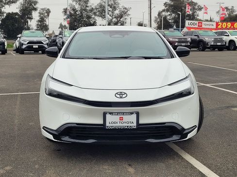 New 2026 Toyota Prius Plug-In Hybrid FWD image 2