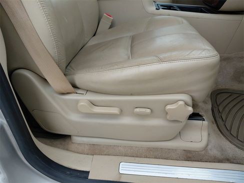 Used 2008 Chevrolet Suburban LT w/ LT Preferred Equipment Group image 17