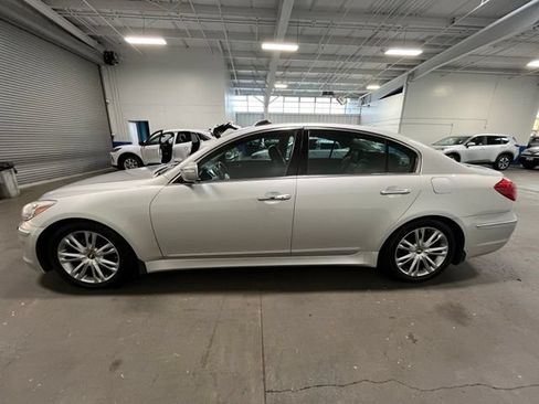 Used 2012 Hyundai Genesis 3.8 w/ Premium Pkg RWD image 6