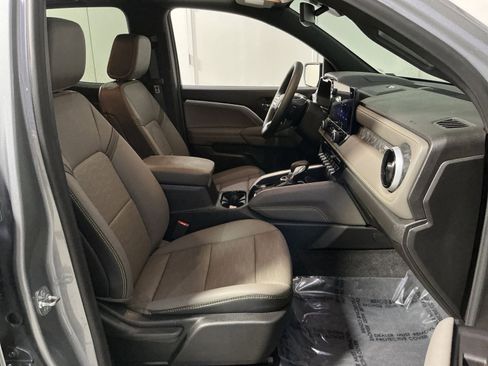 Used 2025 Chevrolet Colorado ZR2 w/ Technology Package image 34