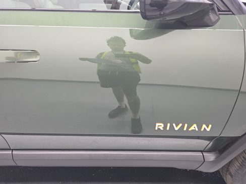 Used 2024 Rivian R1S Adventure AWD/4WD image 35