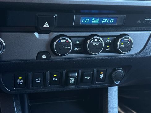 Used 2021 Toyota Tacoma TRD Sport w/ Technology Package RWD image 21