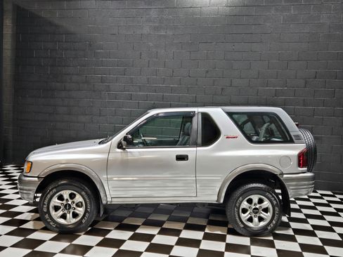 Used 2002 Isuzu Rodeo Sport image 3