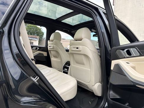 Used 2021 BMW X5 xDrive40i w/ M Sport Package AWD/4WD image 15