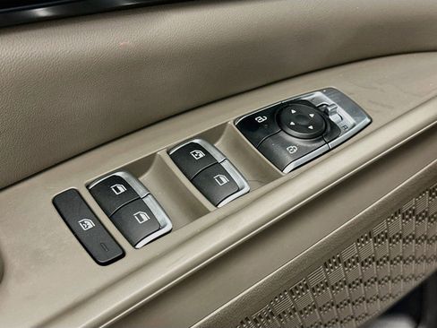 Used 2026 Kia Carnival FWD image 15