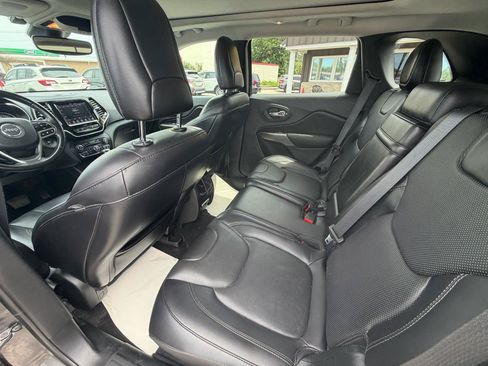 Used 2019 Jeep Cherokee Limited w/ Luxury Group AWD/4WD image 10