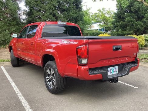 Used 2018 Toyota Tacoma TRD Sport w/ TRD Premium Sport Package RWD image 9