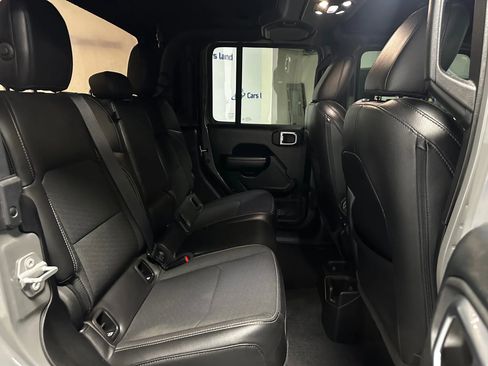 Used 2021 Jeep Gladiator Sport image 18