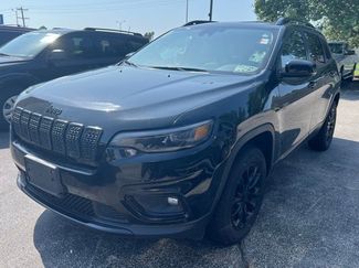Certified 2023 Jeep Cherokee Altitude Lux image 1