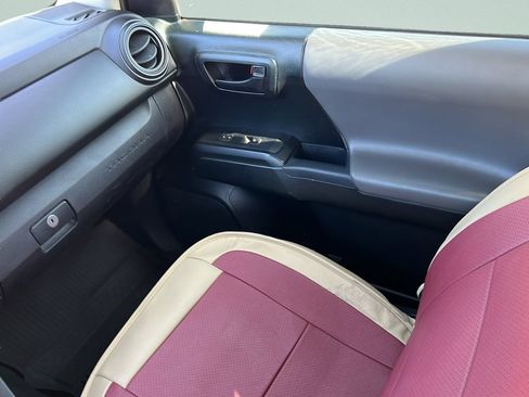 Used 2017 Toyota Tacoma SR RWD image 13
