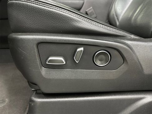 Used 2021 GMC Yukon Denali w/ Denali Premium Package image 10