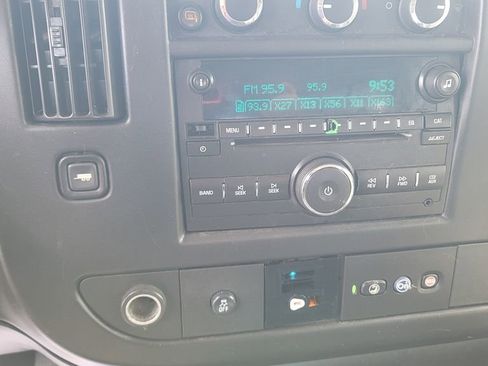 Used 2017 GMC Savana 2500 RWD image 23