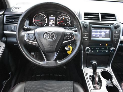 Used 2015 Toyota Camry SE FWD image 14