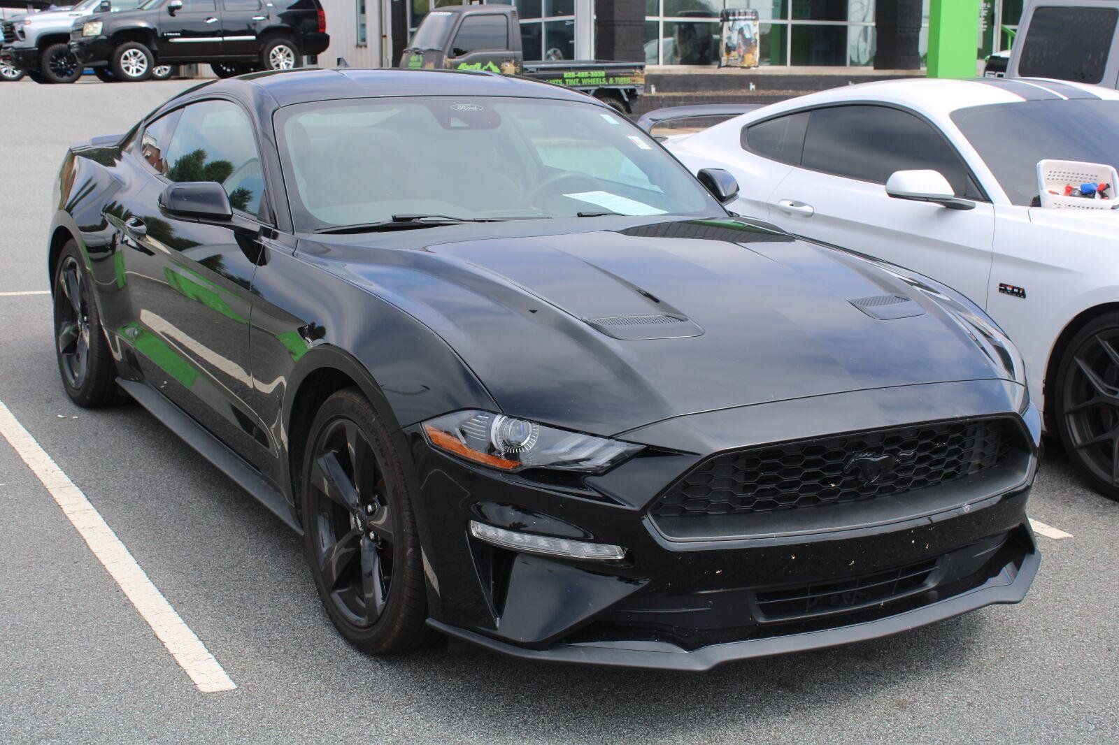 Used 2022 Ford Mustang Coupe w/ Equipment Group 101A RWD image 3