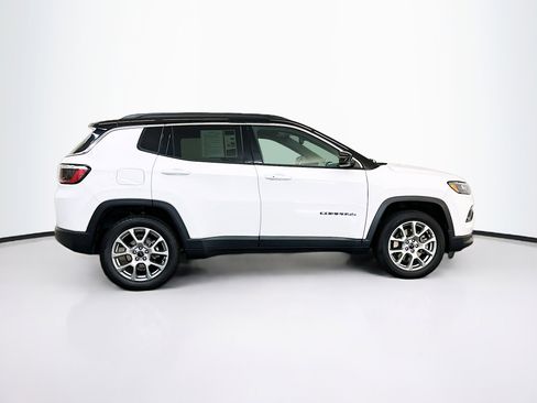 Used 2025 Jeep Compass Limited image 10