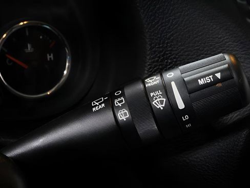 Used 2018 Jeep Wrangler Unlimited Sahara w/ Connectivity Group image 17