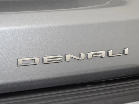 Used 2023 GMC Yukon Denali AWD/4WD image 10