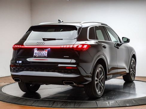 Certified 2025 Audi Q5 Premium w/ Convenience Package image 7