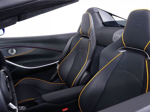 New 2025 McLaren Artura image 23