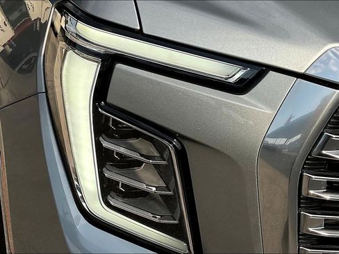 Used 2025 GMC Yukon Denali AWD/4WD image 26
