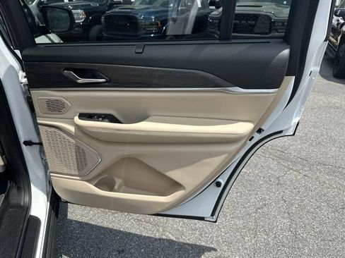 Used 2025 Jeep Grand Cherokee L Limited w/ Luxury Tech Group II RWD image 19