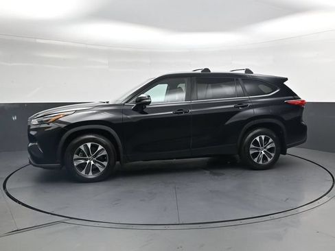 Used 2023 Toyota Highlander XLE AWD/4WD image 8