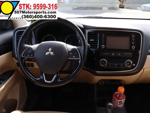 Used 2016 Mitsubishi Outlander SEL AWD/4WD image 17