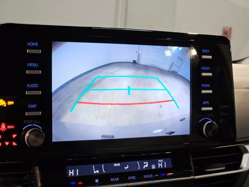 Used 2022 Toyota Sienna XLE image 31