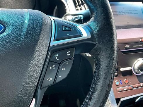 Used 2019 Ford Edge Titanium w/ Equipment Group 301A AWD/4WD image 13
