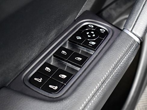 Used 2020 Porsche Cayenne image 16